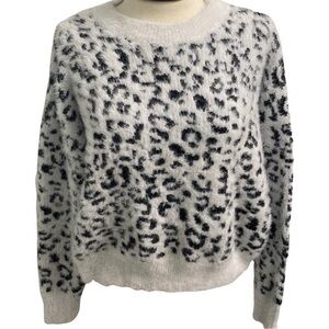 Francesca’s Mi Ami Eyelash Cozy Sweater White & Black Size Medium